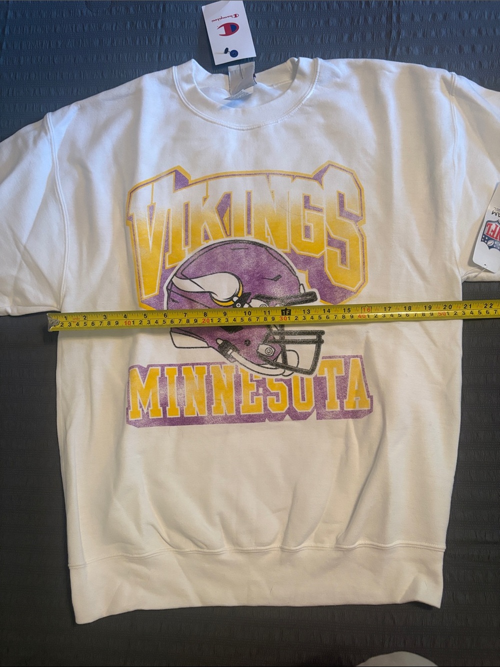 Champion men’s ' Minnesota Vikings White Graphic Sweatshirt